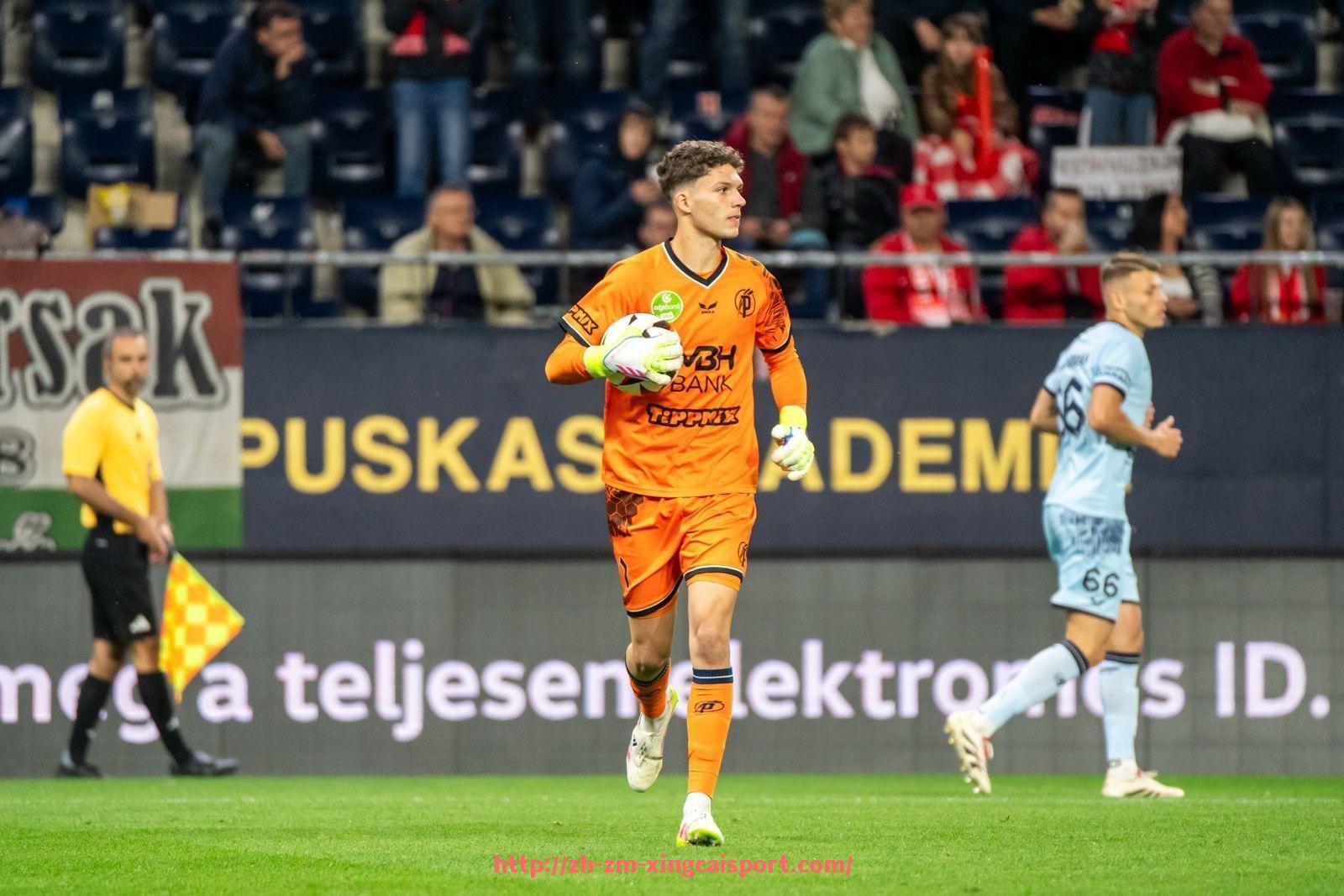 杏彩体育-世俱杯历届比赛控球策略与防守强度的演变研究