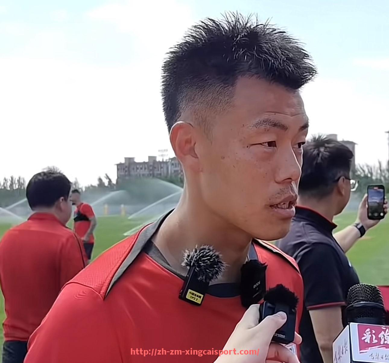 杏彩体育-世俱杯比赛中球员专属训练服款式设计与功能分析